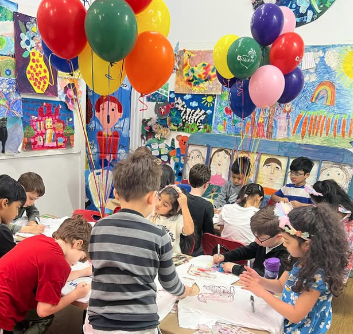 kids decorating t-shirts at a kids at art birthday party